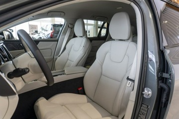 Volvo V60 II  Kombi Facelifting 2.0 B4 B 197KM 2025 Volvo V60 Plus Dark B4 Mild hybrid Benzyna 197 KM, zdjęcie 12