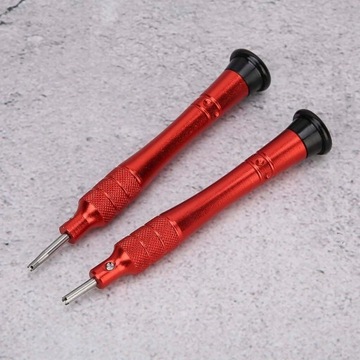 отвертка из легированной стали для ремонта часов