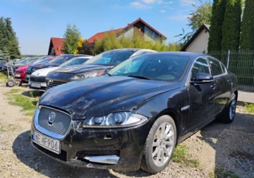 Jaguar XF I Sedan Facelifting 2.2 D 200KM 2014 Jaguar XF 2014r, 2.2 Diesel. Lekko uszkodzony przod. 2.2 Diesel 200KM, zdjęcie 1