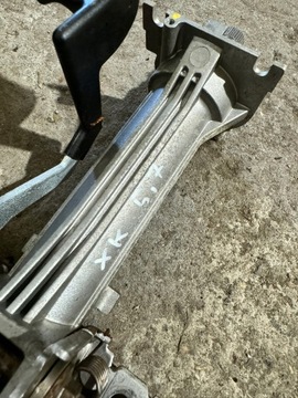 JEEP COMMANDER XK 5.7 SLOUPEC VOLANT