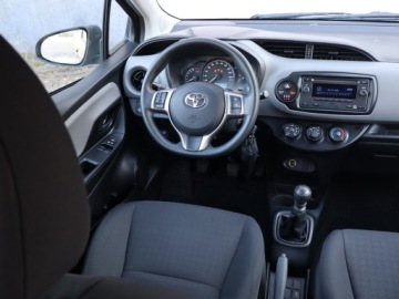 Toyota Yaris III Hatchback 5d Facelifting 2017 1.5 Dual VVT-iE 111KM 2019 Toyota Yaris 1.5 Dual VVT-i, Salon Polska, zdjęcie 6