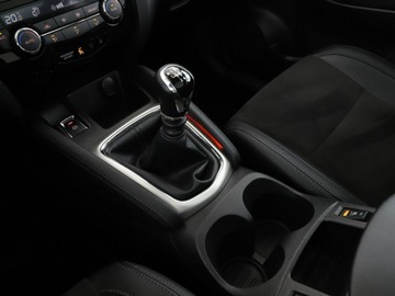 Nissan Qashqai II Crossover 1.2 DIG-T 115KM 2016 Nissan Qashqai navi klima auto półskóra, zdjęcie 27