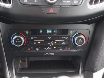 Ford Focus III Kombi Facelifting 1.0 EcoBoost 125KM 2015 Ford Focus 1.0 EcoBoost, Klima, Klimatronic, zdjęcie 11