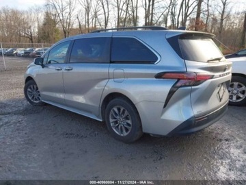 Toyota Sienna III 2022 Toyota Sienna 2022r., 4x4, 2.5L 2.5 Hybryda 245KM, zdjęcie 2