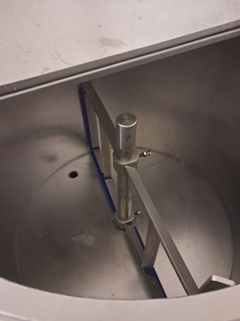 Бак для плавления Bakon для плавления шоколада.