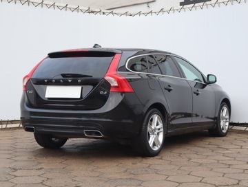 Volvo V60 I Kombi Facelifting 2.0 D4 DRIVE-E 190KM 2016 Volvo V60 D4 2.0, Salon Polska, Serwis ASO, zdjęcie 4