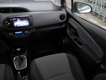 Toyota Yaris III Hatchback 5d Facelifting Hybrid 100KM 2016 Toyota Yaris 1.5 Hybrid, Serwis ASO, Automat, zdjęcie 7