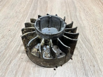 STIHL 011 AVT МАГНИТНОЕ КОЛЕСО