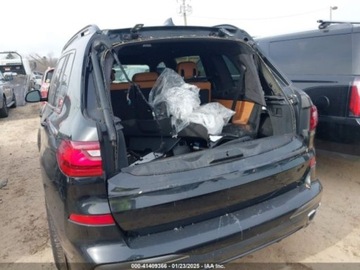 BMW X7 2021 BMW X7 M50I 2021 4.4l 4.4 Benzyna 523KM, zdjęcie 2