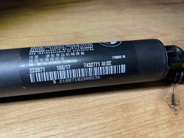 BMW 2 F46 VZPĚRA/TLAKOVAČ KRYT KUFRU LEVÝ 7432771