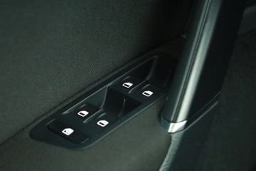 Volkswagen Golf VII Variant 1.6 TDI CR DPF BlueMotion Technology 105KM 2014 VW Golf 1.6 TDI, Automat, Xenon, Bi-Xenon, Klima, zdjęcie 13