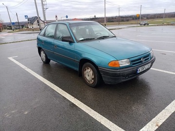 Opel Astra F Sedan 1.6 i 75KM 1992