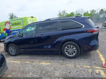 Toyota Sienna III 2021 Toyota Sienna XLE 2021 2.5l 2.5 Hybryda 189KM, zdjęcie 2