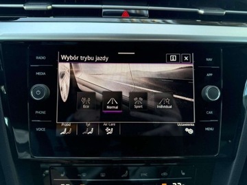 Volkswagen Arteon Fastback Facelifting 2.0 TSI 190KM 2022 Volkswagen Arteon 2.0TSI 190KM R-Line DSG Kamera ACC Keyless NiskiPrzebieg, zdjęcie 28