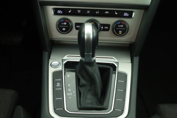 Volkswagen Passat B8 Variant 2.0 TDI 150KM 2014 VW Passat 2.0 TDI, Automat, Navi, Klima, zdjęcie 16