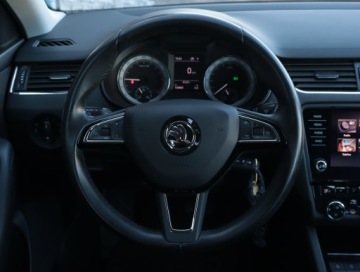 Skoda Octavia III Liftback Facelifting 2.0 TDI 150KM 2018 Skoda Octavia 2.0 TDI, Salon Polska, zdjęcie 16