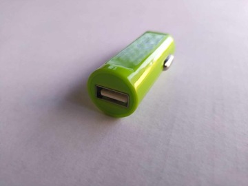 АВТОМОБИЛЬНОЕ ЗАРЯДНОЕ УСТРОЙСТВО USB, зеленое