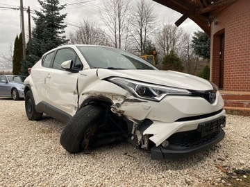 Toyota C-HR I 2018 Toyota C-HR 1.8 hybryda, AUTOMAT, uszkodzony, zdjęcie 2