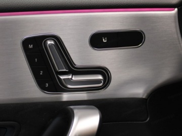 Mercedes Klasa A W177/V177 Hatchback Facelifting 1.3 200 163KM 2025 MERCEDES-BENZ A Klasa 200 AMG Line 1.3 (163KM) 2025, zdjęcie 11