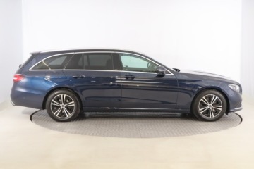 Mercedes Klasa E W213 All-terrain Facelifting 2.0 E220d 194KM 2021 Mercedes E E 220 d 4MATIC, Salon Polska, zdjęcie 5