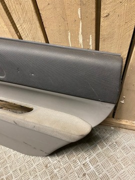 Обшивка двери правая Задняя задняя Subaru Forester II SG 94223SA020