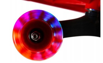 Гравитационный аттракцион со светящимися светодиодными колесами