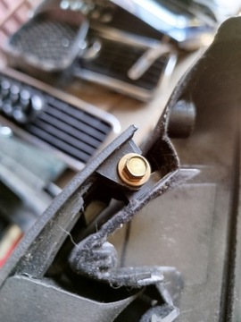 SCHOWEK KLAMKA VW PASSAT B5 FL 3B1857101