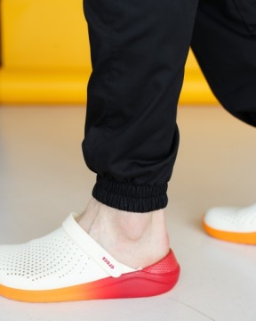 Мужские медицинские брюки-джоггеры черного цвета