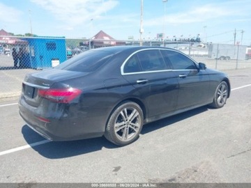 Mercedes Klasa E W213 2021 Mercedes-Benz Klasa E 2021 Mercedes-Benz E-Class E 350 4MATIC Sedan 2.0, zdjęcie 5