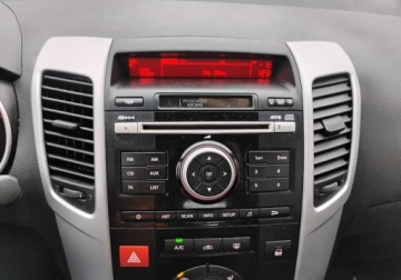 Kia Venga Mikrovan 1.4 DOHC CVVT 90KM 2011 Kia Venga 2011r, 1.4 Benzyna. Lekko uszkodzony lewy tyl. Jezdzi 1.4 90KM, zdjęcie 12