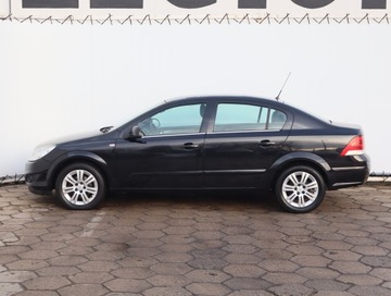 Opel Astra H Sedan 1.6 ECOTEC 115KM 2010 Opel Astra 1.6 16V, Salon Polska, Klima, zdjęcie 2