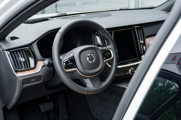 Volvo V60 II  Kombi Facelifting 2.0 B4 B 197KM 2025 Volvo V60 Ultra Dark B4 Mild hybrid Benzyna 197+14, zdjęcie 11