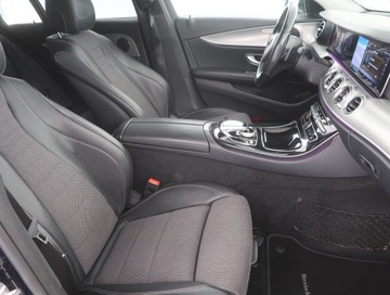 Mercedes Klasa E W213 Limuzyna 2.0 220d 194KM 2016 Mercedes E E 220 d, Salon Polska, 191 KM, Automat, zdjęcie 8