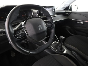 Peugeot 208 II Hatchback 1.2 PureTech 102KM 2019 Peugeot 208 navi klimatyzacja czujniki parkowania, zdjęcie 13
