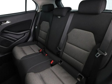 Mercedes GLA I Off-Roader Facelifting 1.6 180 122KM 2019 Mercedes GLA 180 navi klima grzane fotele czujniki, zdjęcie 16