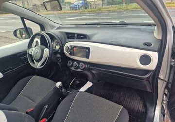 Toyota Yaris III Hatchback 5d 1.33 Dual VVT-i 99KM 2013 Toyota Yaris 1.3Benzynaniski przebiegsuper stan 1.3 Benzyna 99KM, zdjęcie 8