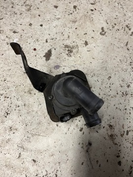 BMW F10 F11 520D 530D PUMPIČKA VODY PŘÍDAVNÁ