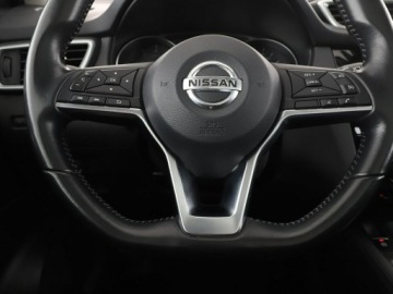Nissan Qashqai II Crossover Facelifting 1.3DIG-T 140KM 2019 Nissan Qashqai klima auto navi kamera i czujniki, zdjęcie 20