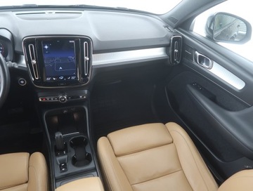 Volvo XC40 Crossover 2.0 D4 190KM 2018 Volvo XC40 D4 AWD, Salon Polska, Serwis ASO, zdjęcie 7
