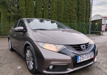 Honda Civic IX Hatchback 5d 1.8 i-VTEC 142KM 2013 Honda Civic 2013r, SALON POLSKA. 1.8 Benzyna. Lekko uszkodzony lewy bok. J