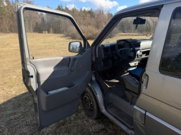 Volkswagen Caravelle T4 1998 Volkswagen Caravelle Syncro 4x4 klima grzane fotele 280 tys km 2.4 diesel, zdjęcie 9