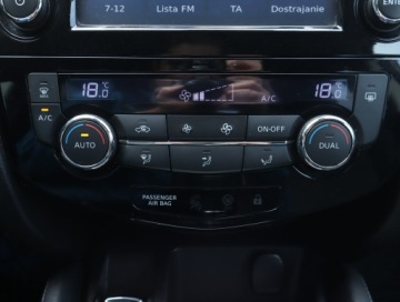 Nissan Qashqai II Crossover 1.2 DIG-T 115KM 2015 Nissan Qashqai 1.2 DIG-T, Salon Polska, Navi, zdjęcie 17