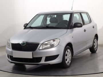 Skoda Fabia II Hatchback Facelifting 1.2 HTP 60KM 2011 Skoda Fabia 1.2, Salon Polska, Klima, Parktronic, zdjęcie 1