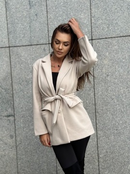 Elegancki płaszcz damski wiązany z paskiem, flauszowy, krótki beżowy L