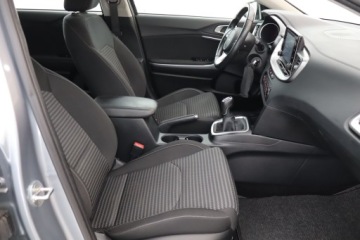 Kia Ceed III Kombi Facelifting 1.5 T-GDI 160KM 2022 Kia Ceed 1.5 T-GDI MHEV, Salon Polska, zdjęcie 8