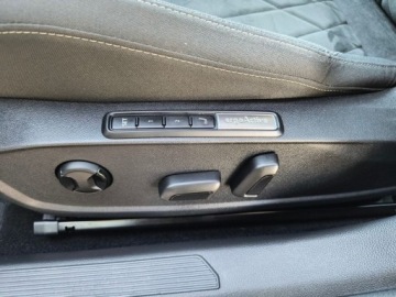 Volkswagen Golf VIII Variant 2.0 TDI 150KM 2021 Volkswagen Golf SalonPL serwis 2.0TDI 150KM bezwypadkow pakiet AppConnect, zdjęcie 17