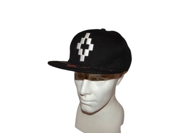 FAJNA CZAPKA - MARCELO BURLON