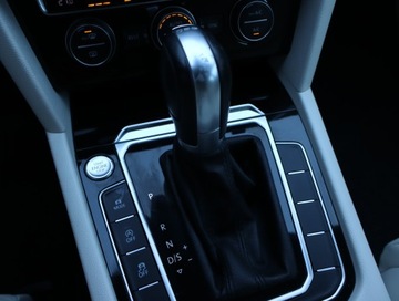 Volkswagen Passat B8 Limousine 1.8 TSI BlueMotion Technology 180KM 2017 VW Passat 1.8 TSI, Salon Polska, Serwis ASO, zdjęcie 17