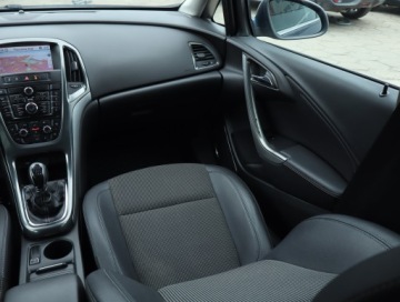 Opel Astra J Hatchback 5d 1.6 Turbo ECOTEC 180KM 2011 Opel Astra 1.6 T, Navi, Xenon, Klima, Klimatronic, zdjęcie 7