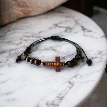 Подарок к Святому Причастию, крестик-браслет, четки с сувенирной гравировкой.